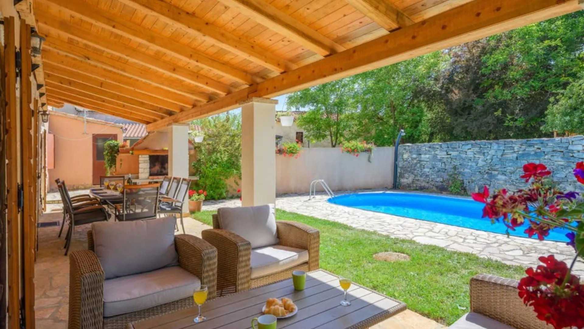 Villa Istra - Four Bedroom Villa With Private Pool Gračišće