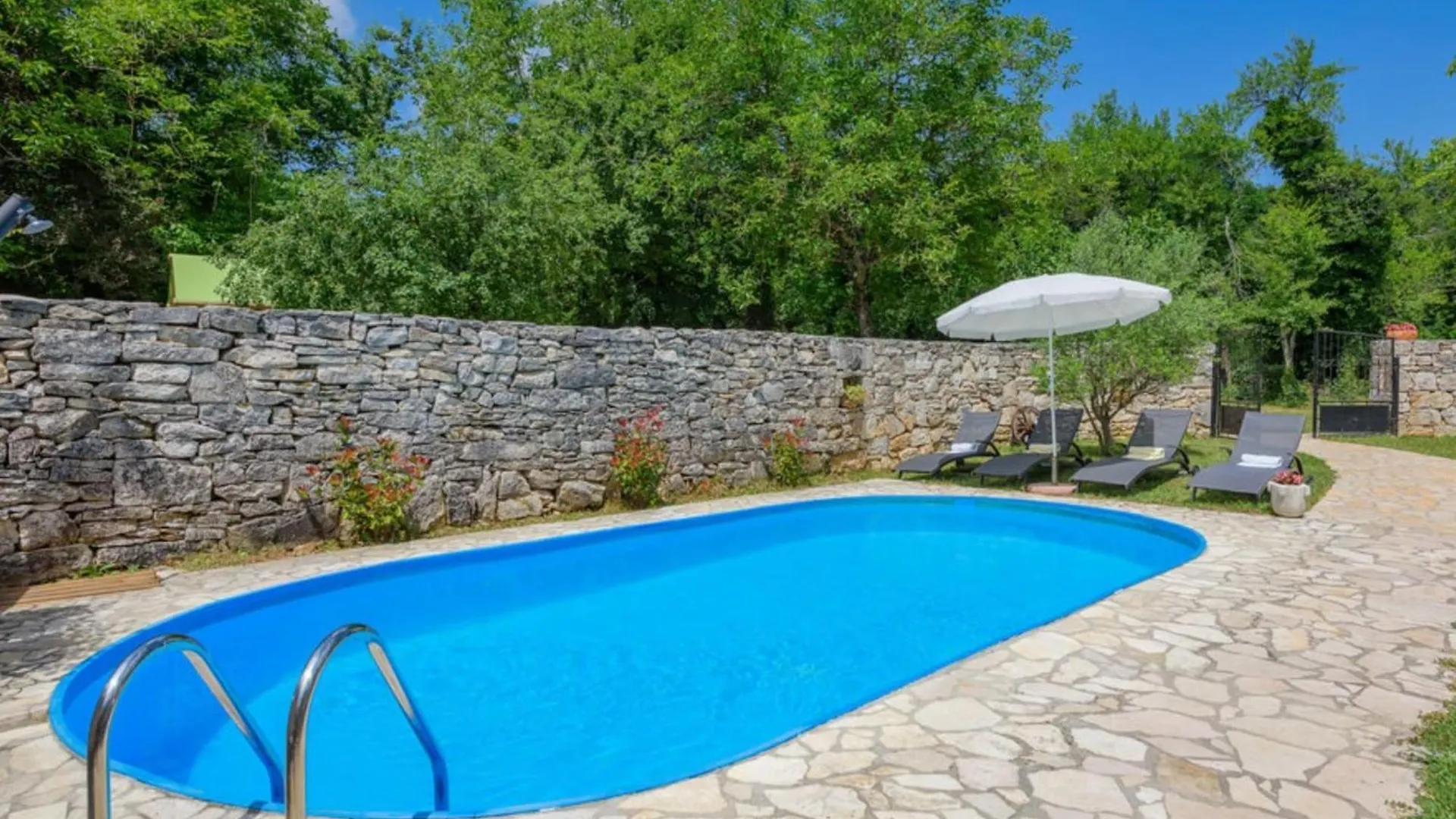 Villa Istra - Four Bedroom Villa With Private Pool Gračišće