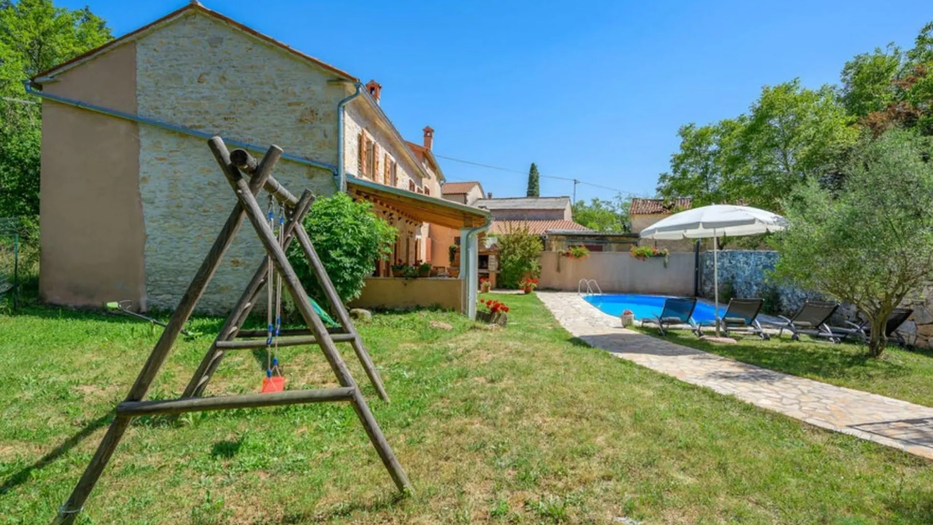 Villa Istra - Four Bedroom Villa With Private Pool Gračišće
