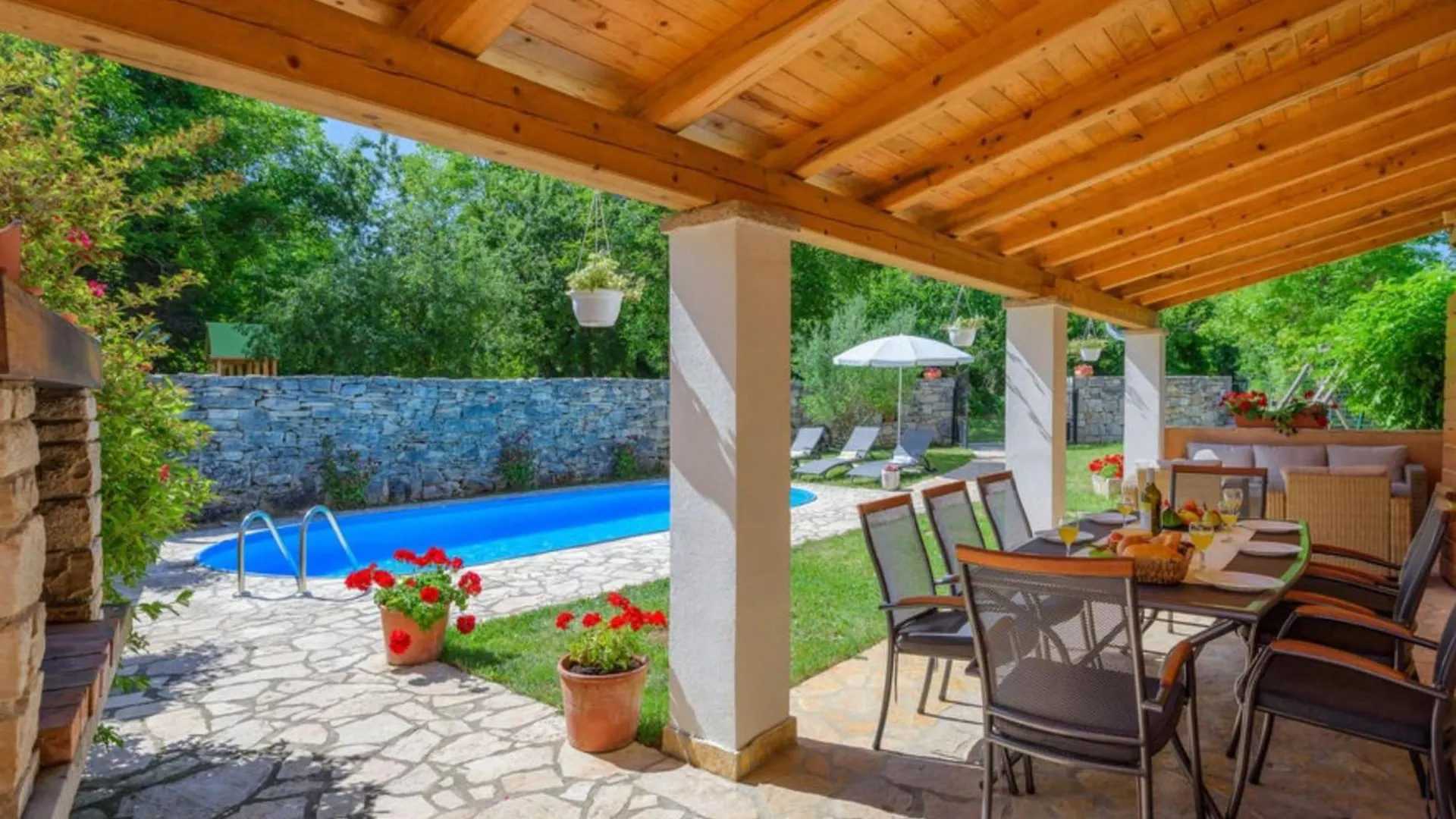 Villa Istra - Four Bedroom Villa With Private Pool Gračišće