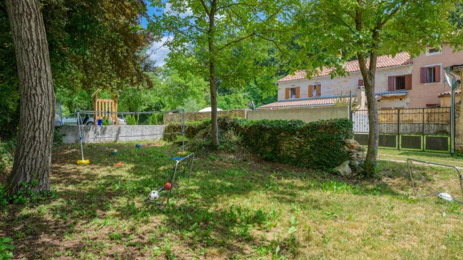 Villa Istra - Four Bedroom Villa With Private Pool Gračišće